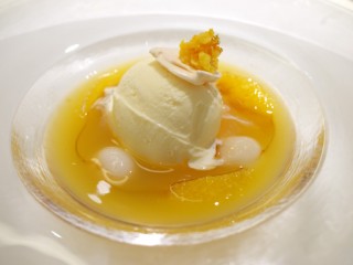 リッチミルクアイスクリーム、アマレット風味の冷たいオレンジジュレスープ（200912＠ハーゲンダッツ ラ･メゾン･ギンザ）