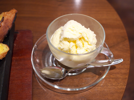鉄板フレンチトースト(201111@恵比寿カフェ)アイスも別盛りでボリュームがある