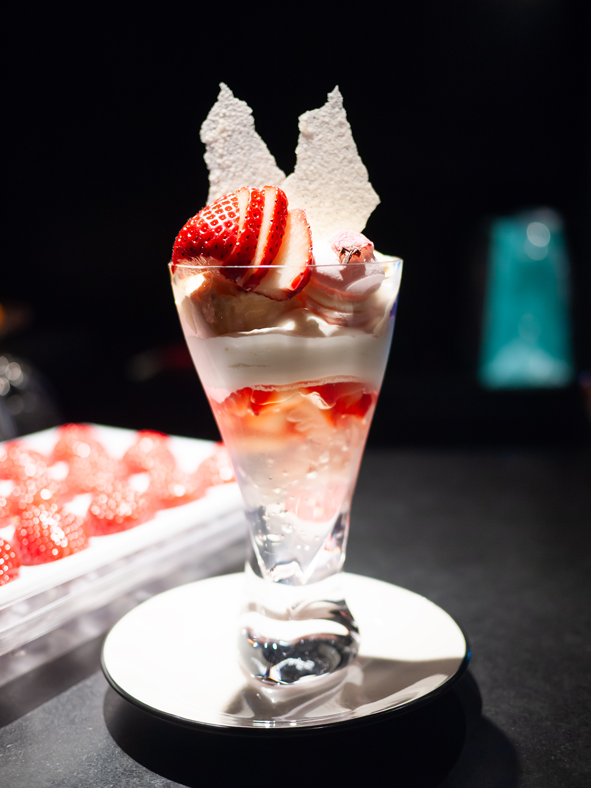 いちごと桜のパフェ
